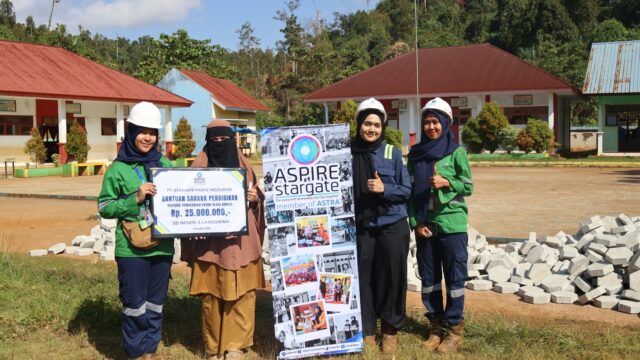 Wujudkan Lingkungan Sekolah yang Lebih Nyaman, PT Stargate Pasific Resources Dukung Penataan Halaman SDN 5 Langgikima 